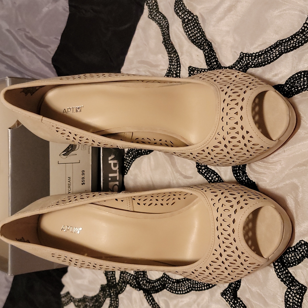Brand New APT 9 heels SZ 10
